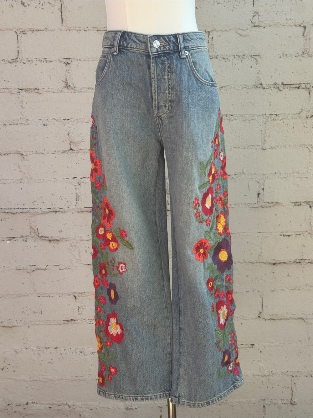 Free People We The Free Willow Floral Embroidered Jean Retrograde Blue Size 25 - Picture 7 of 16